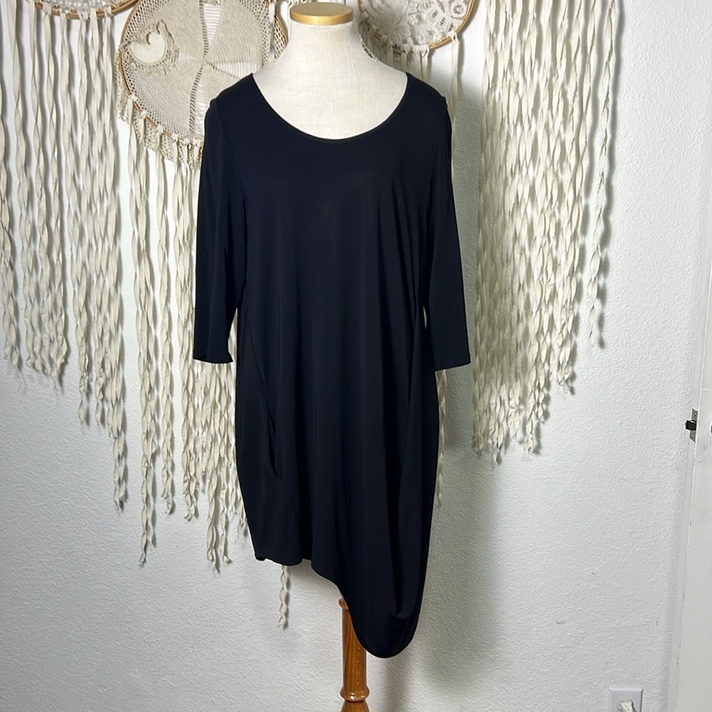 Alembika Single Pocket Quarter Sleeve Asymmetrical Hem Tunic Top Black 2/8-10